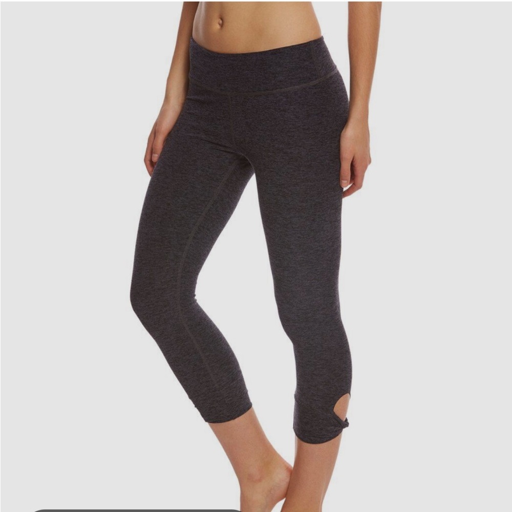 Beyond yoga MAROON twist and shout Capri size XS
